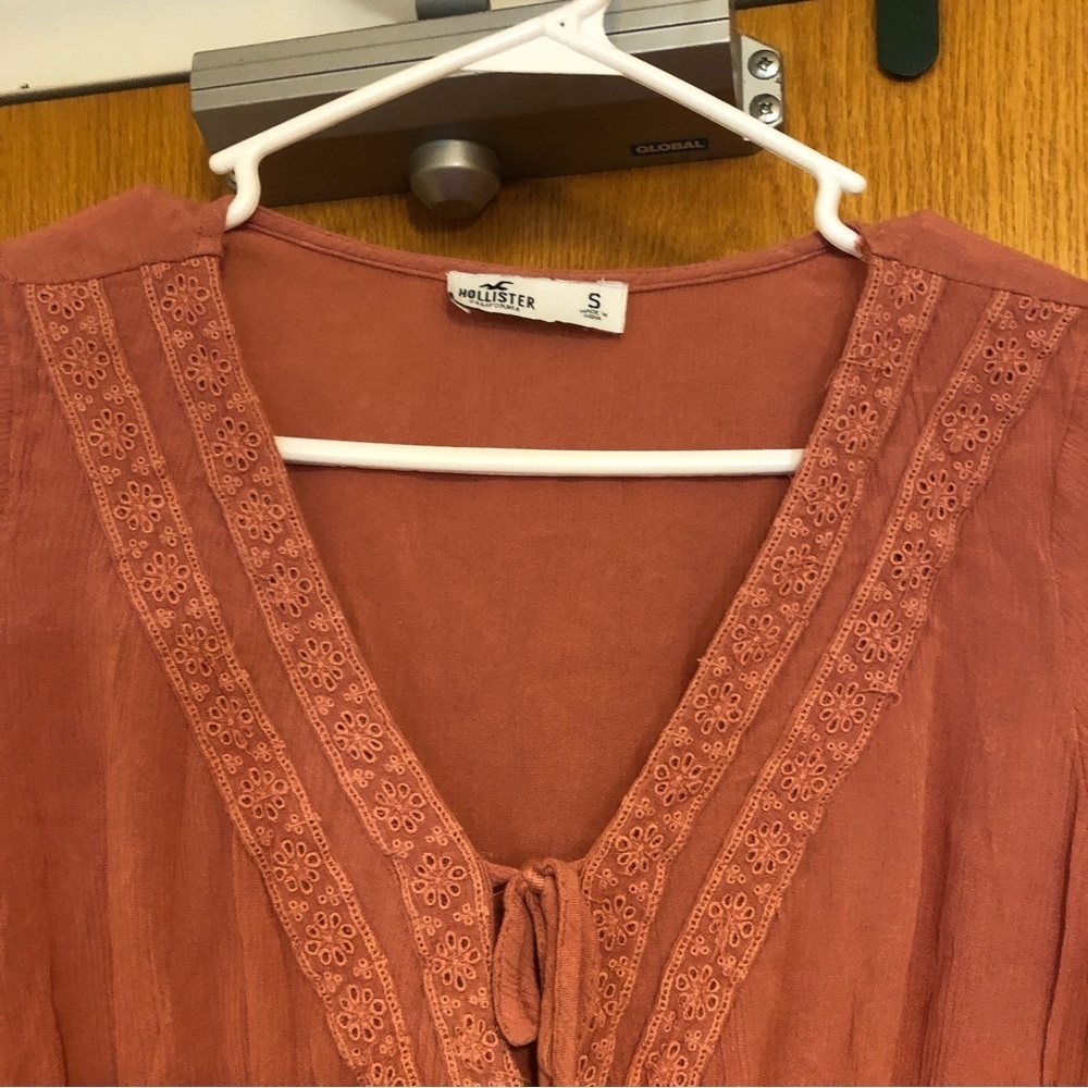 Hollister Long Sleeve Embroidered Wrap Crop Top Sz S - Picture 4 of 10